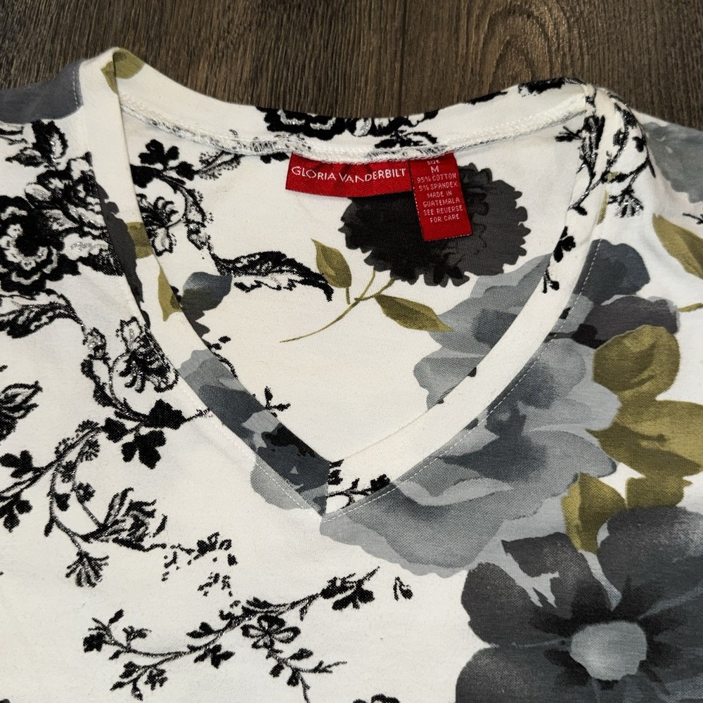 Gloria Vanderbilt Women's M Stretch Top Floral V Neck Short Sparkly Dainty‎ Top - Picture 2 of 12